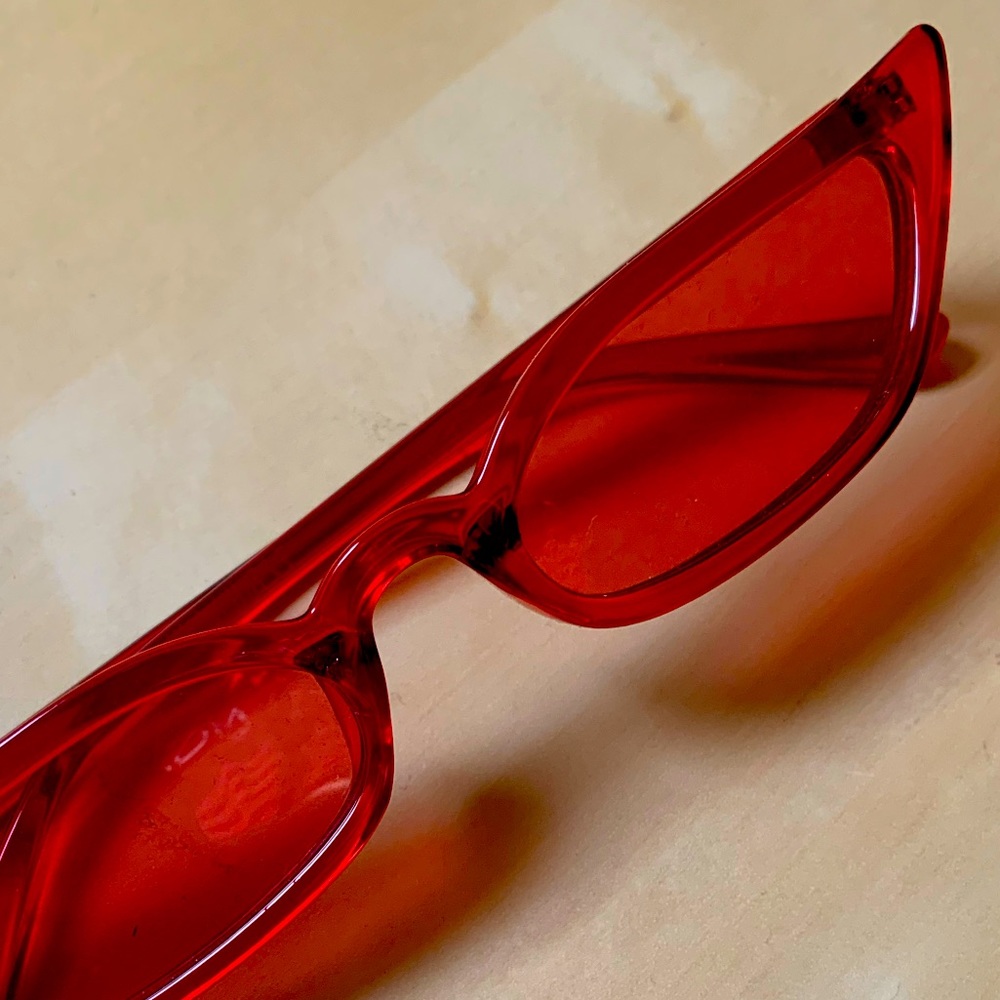Micro Red Sunnies